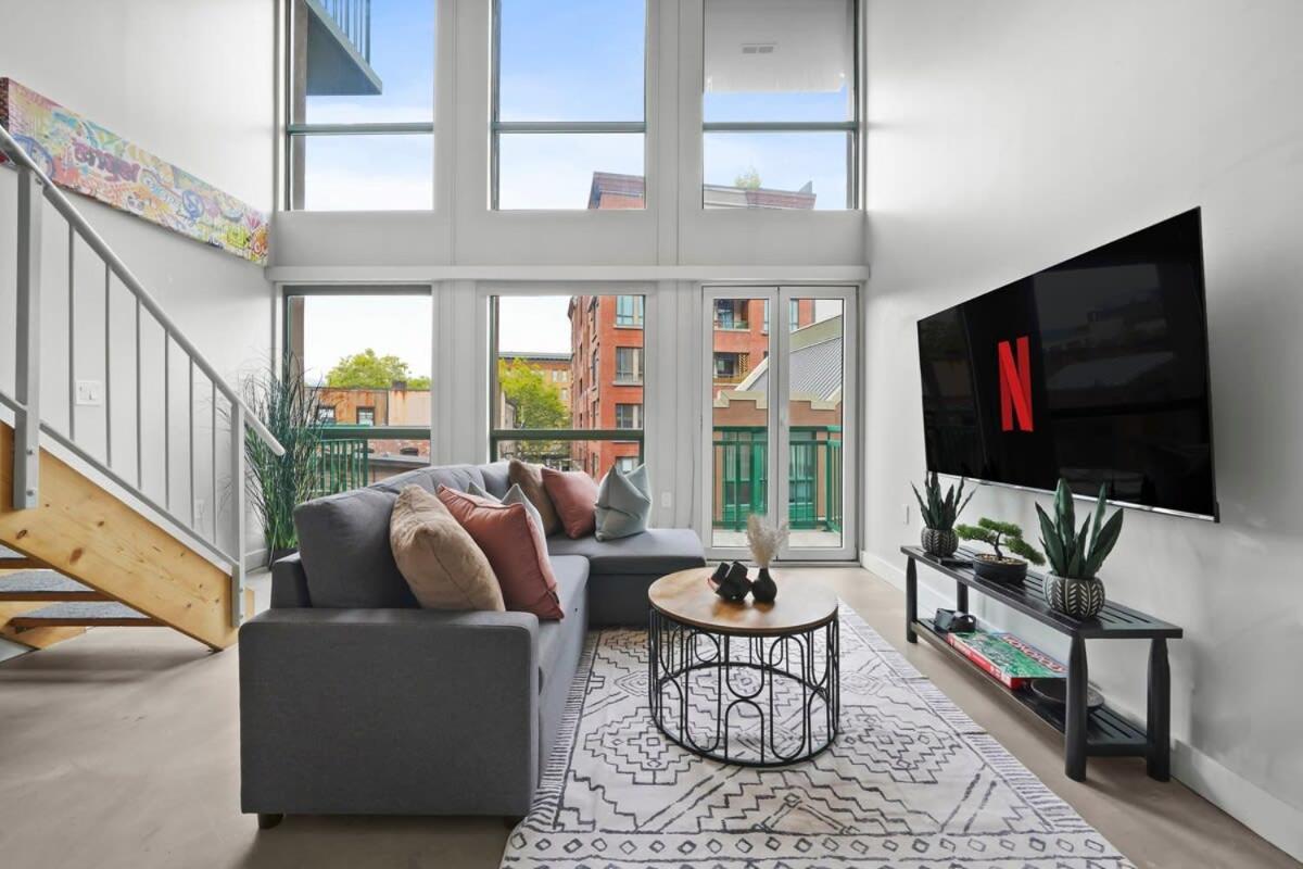 One Of A Kind Loft In Gastown With Free Parking Apartamento