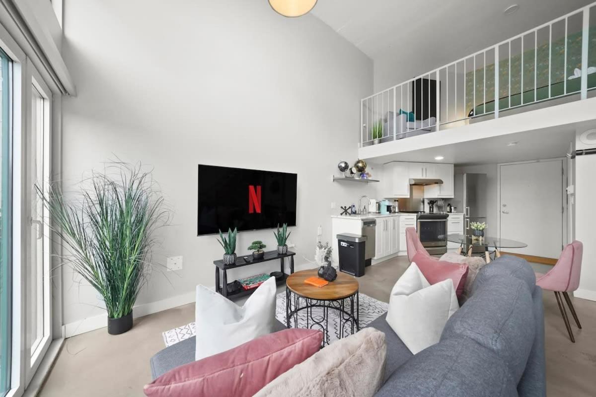 One Of A Kind Loft In Gastown With Free Parking Apartamento