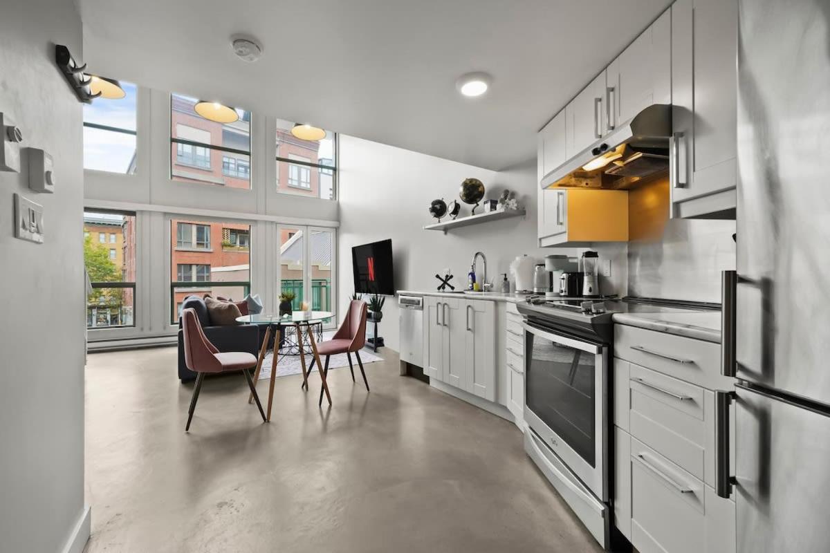 One Of A Kind Loft In Gastown With Free Parking Apartamento Vancouver